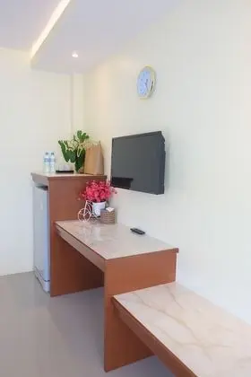 Dört Kişilik Oda, Sigara İçilmez, Denize Sıfır