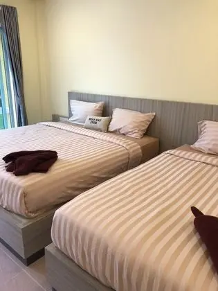 Üç Kişilik Oda, Sigara İçilmez