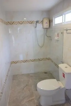 Üç Kişilik Oda, Sigara İçilmez
