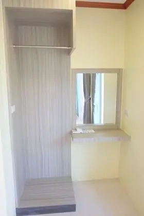 Üç Kişilik Oda, Sigara İçilmez
