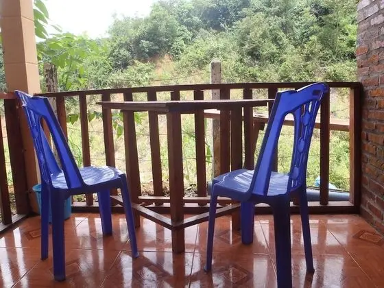 Panoramic Bungalow with Balcony and Hill View