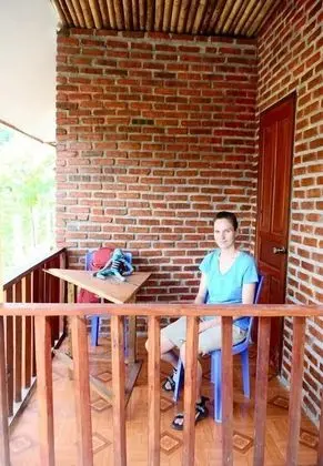 Panoramic Bungalow with Balcony and Hill View