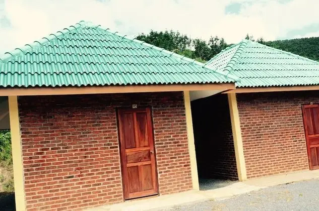 Panoramic Bungalow with Balcony and Hill View