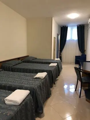 Dört Kişilik Oda, Ek Bina