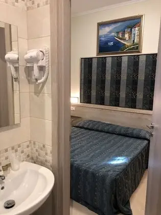 Tek Büyük Yataklı Oda, Ek Bina