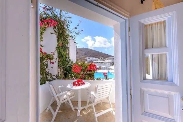 Deluxe Tek Büyük Yataklı Oda, Havuz Manzaralı
