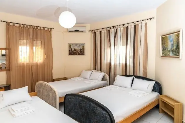 Traditional Üç Kişilik Oda (First Floor 1)