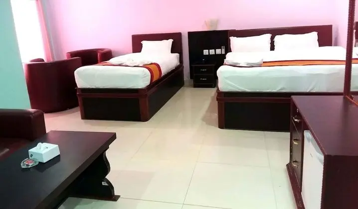Family Tek Büyük veya İki Ayrı Yataklı Oda