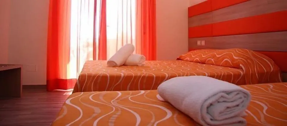 Tek Büyük veya İki Ayrı Yataklı Oda, Dağ Manzaralı