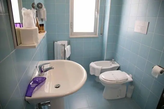 Üç Kişilik Oda, Kısmi Deniz Manzaralı