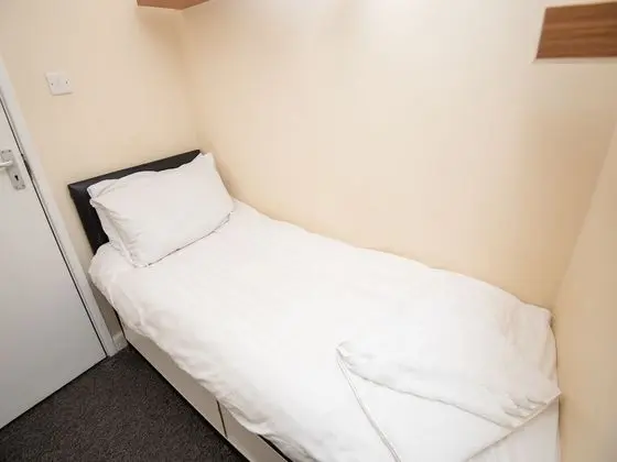 Compact Single Room - Shared