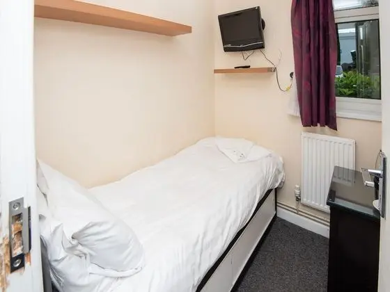 Compact Single Room - Shared