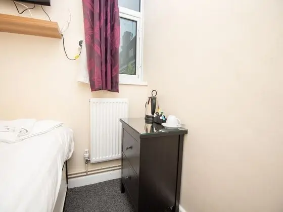 Compact Single Room - Shared