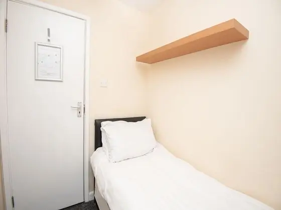 Compact Single Room - Shared