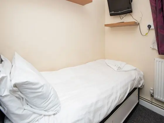 Compact Single Room - Shared
