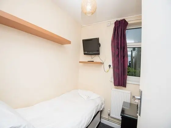 Compact Single Room - Shared