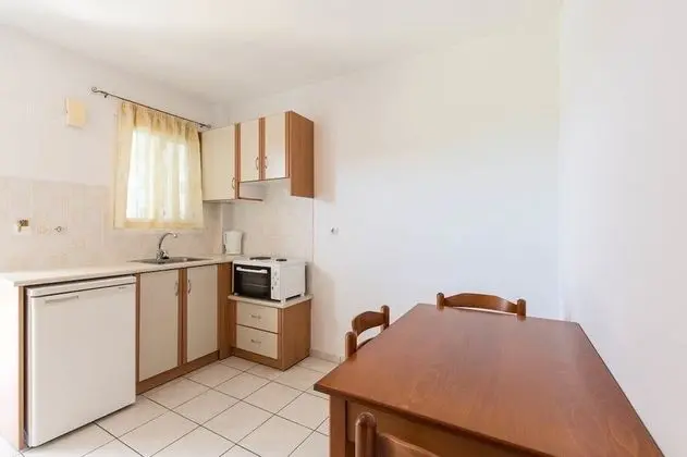 Apart Daire, 1 Yatak Odası, Mutfak, Havuz Manzaralı