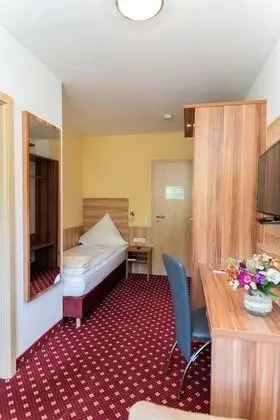 Tek Kişilik Oda, 1 Tek Kişilik Yatak, Sigara İçilmez, Dağ Manzaralı