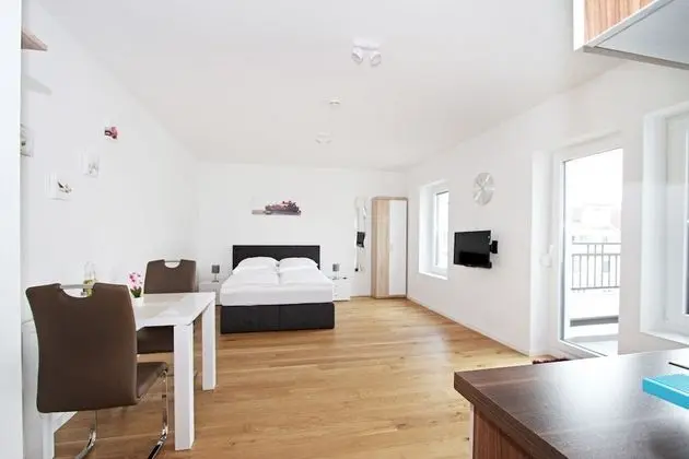 Studio Apartment with Terrace