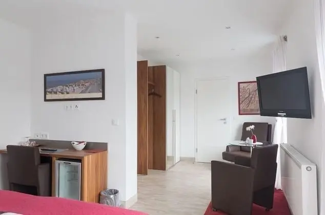 Tek Büyük Yataklı Oda (Zimmer 10)