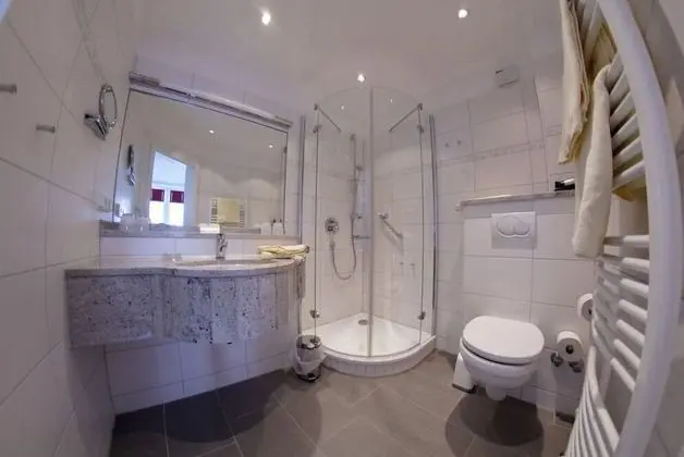 Tek Büyük Yataklı Oda (Zimmer 12)