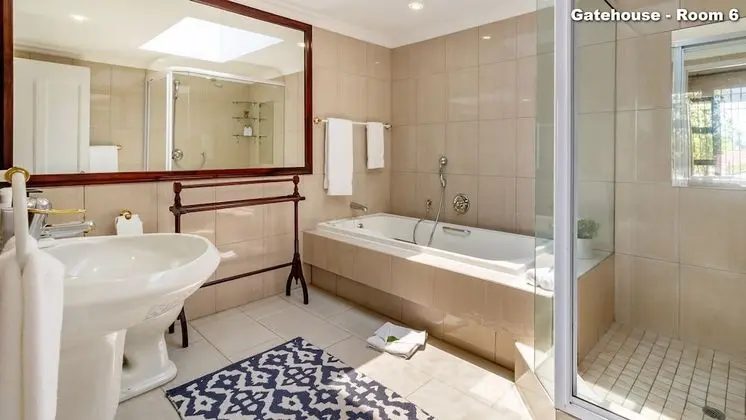 Luxury Oda, 1 En Büyük (King) Boy Yatak