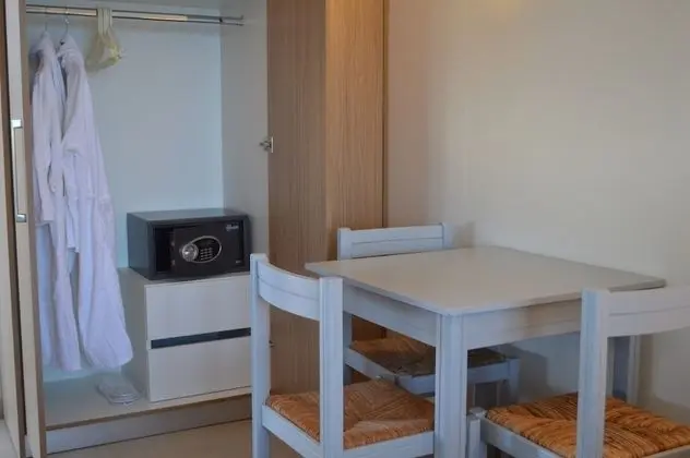 Deluxe studio with outdoor Hot tub on the ground floor