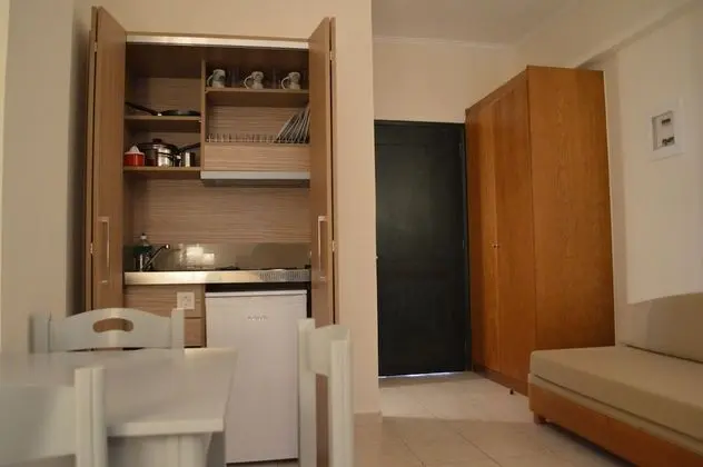 Deluxe studio with outdoor Hot tub on the ground floor