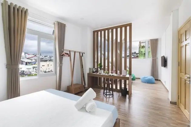 Premium Oda, 1 En Büyük (King) Boy Yatak ve Çekyat, Sigara İçilmez, Şehir Manzaralı