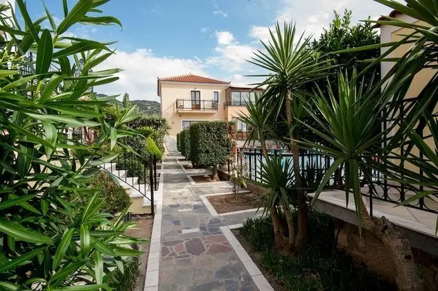 Basic Üç Kişilik Oda, Bahçe Manzaralı