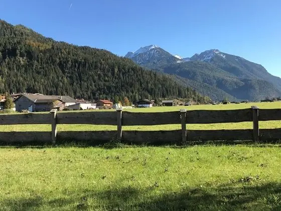 Ev