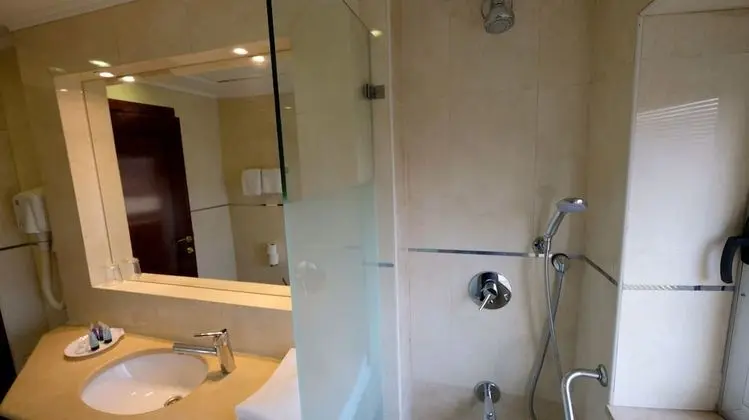 Süit, Birden Çok Yatak Odası, Küçük Mutfak
