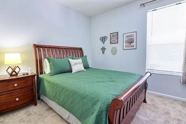 Ev, Birden Çok Yatak (Christopher's Windsor Hills Home)