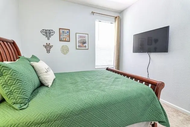 Ev, Birden Çok Yatak (Christopher's Windsor Hills Home)