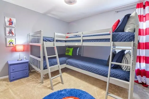 Ev, Birden Çok Yatak (Christopher's Windsor Hills Home)