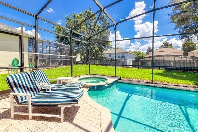 Ev, Birden Çok Yatak (Christopher's Windsor Hills Home)