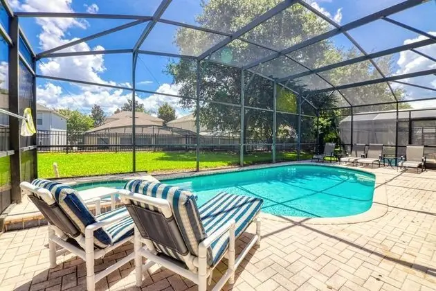 Ev, Birden Çok Yatak (Christopher's Windsor Hills Home)