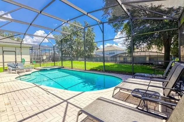 Ev, Birden Çok Yatak (Christopher's Windsor Hills Home)