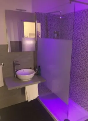 Deluxe Oda, 1 Büyük (Queen) Boy Yatak