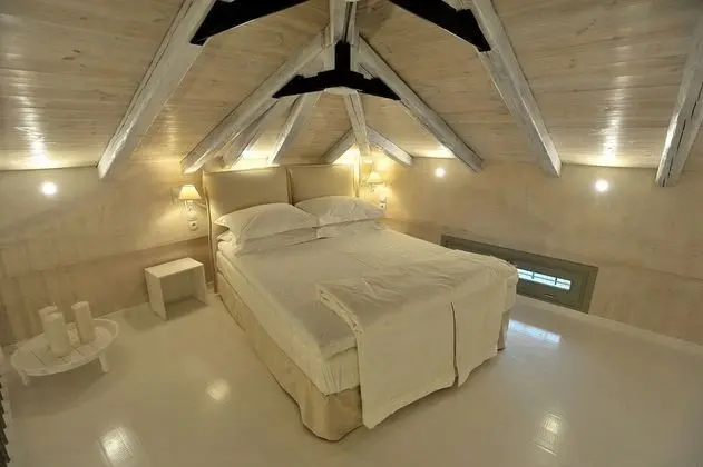 Villa (White)