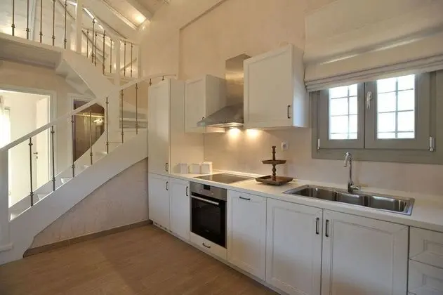Villa (White)