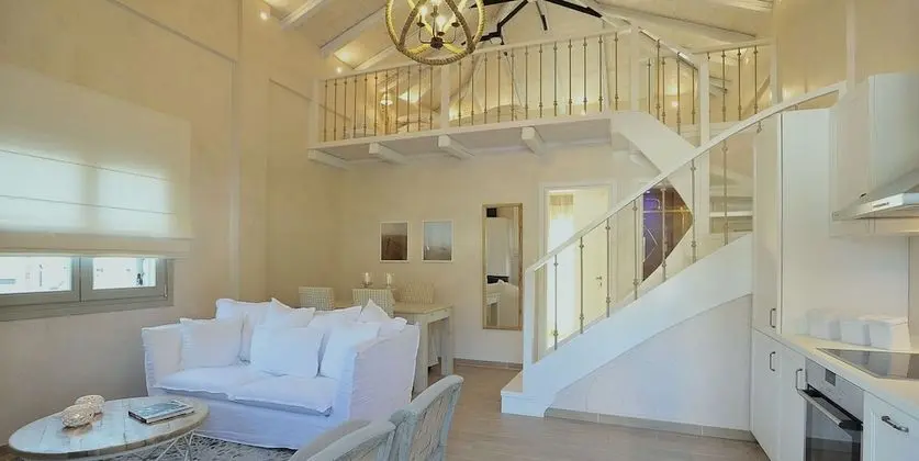 Villa (White)