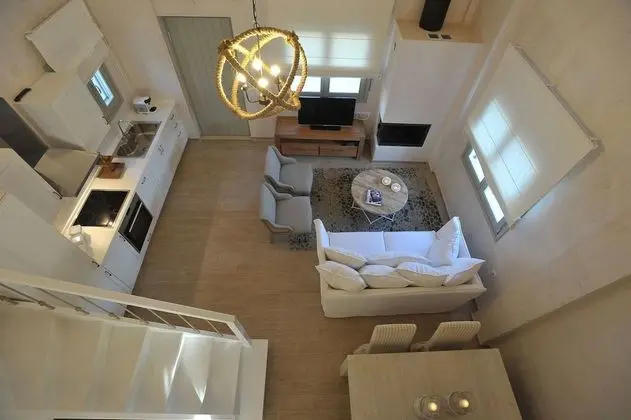 Villa (White)