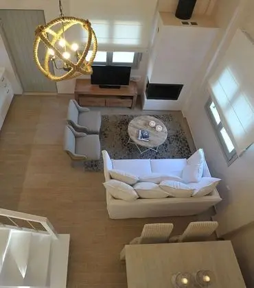 Villa (White)