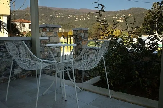 Villa (White)