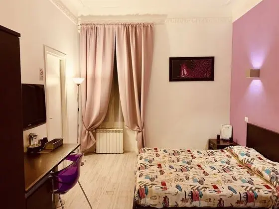 Büyük Yataklı Tek Kişilik Oda