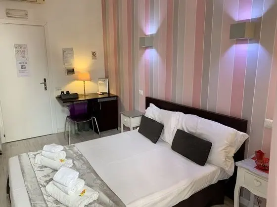 Büyük Yataklı Tek Kişilik Oda