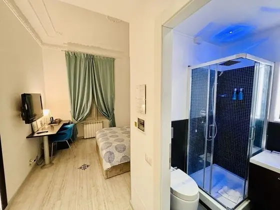 Büyük Yataklı Tek Kişilik Oda