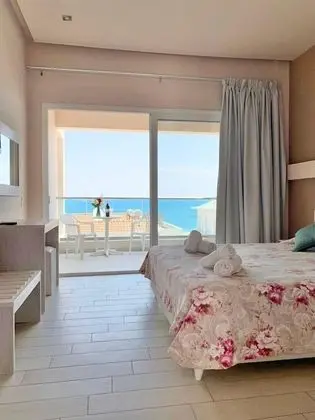 Üç Kişilik Oda, Deniz Manzaralı