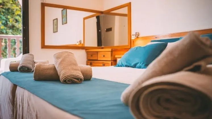 Üç Kişilik Oda